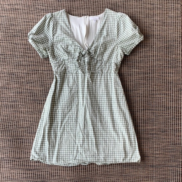 🤍💚 Adorable Gingham Sundress 💚🤍 - Picture 1 of 5